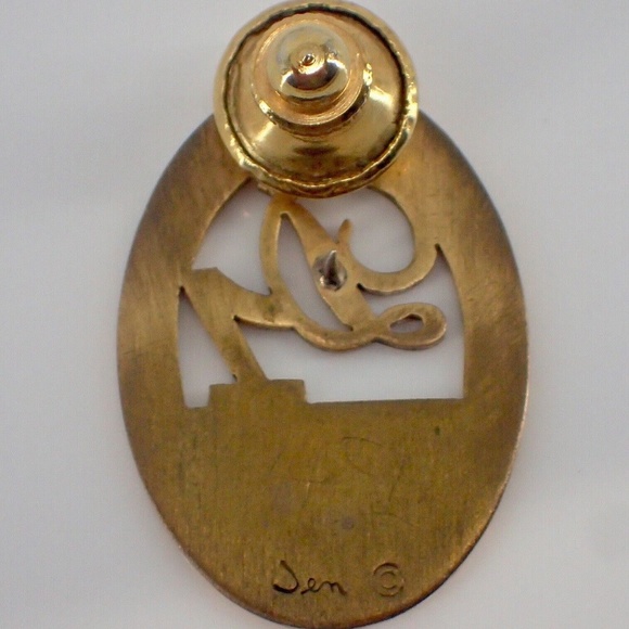 Vintage Gold tone D1 225 Service Pin by Jen with 2 Diamond Chips 3.94 grams - Picture 4 of 4